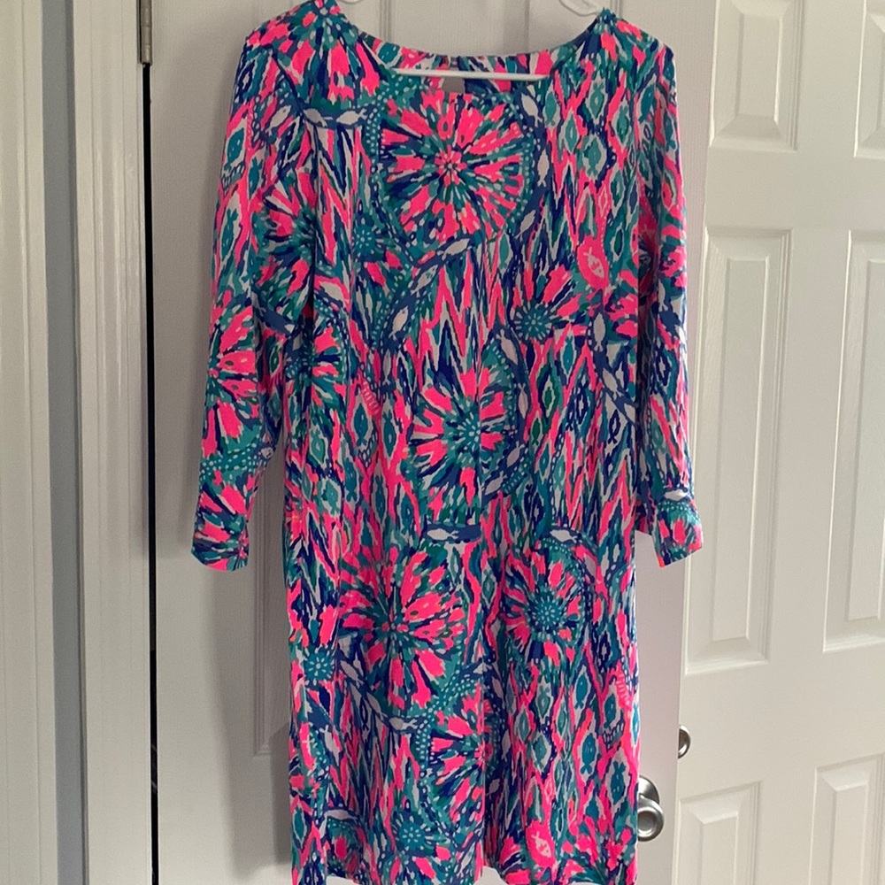Long sleeve Lily Pulitzer 100% Pima cotton dress very comfortable flattering fit